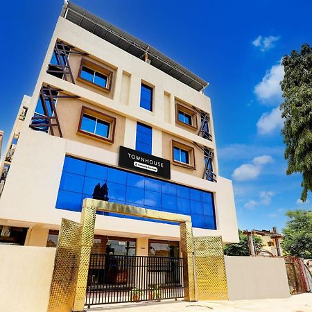 Super Townhouse Hoshangabad Road Near Aashima Mall Samarda Kaliāsot Kültér fotó