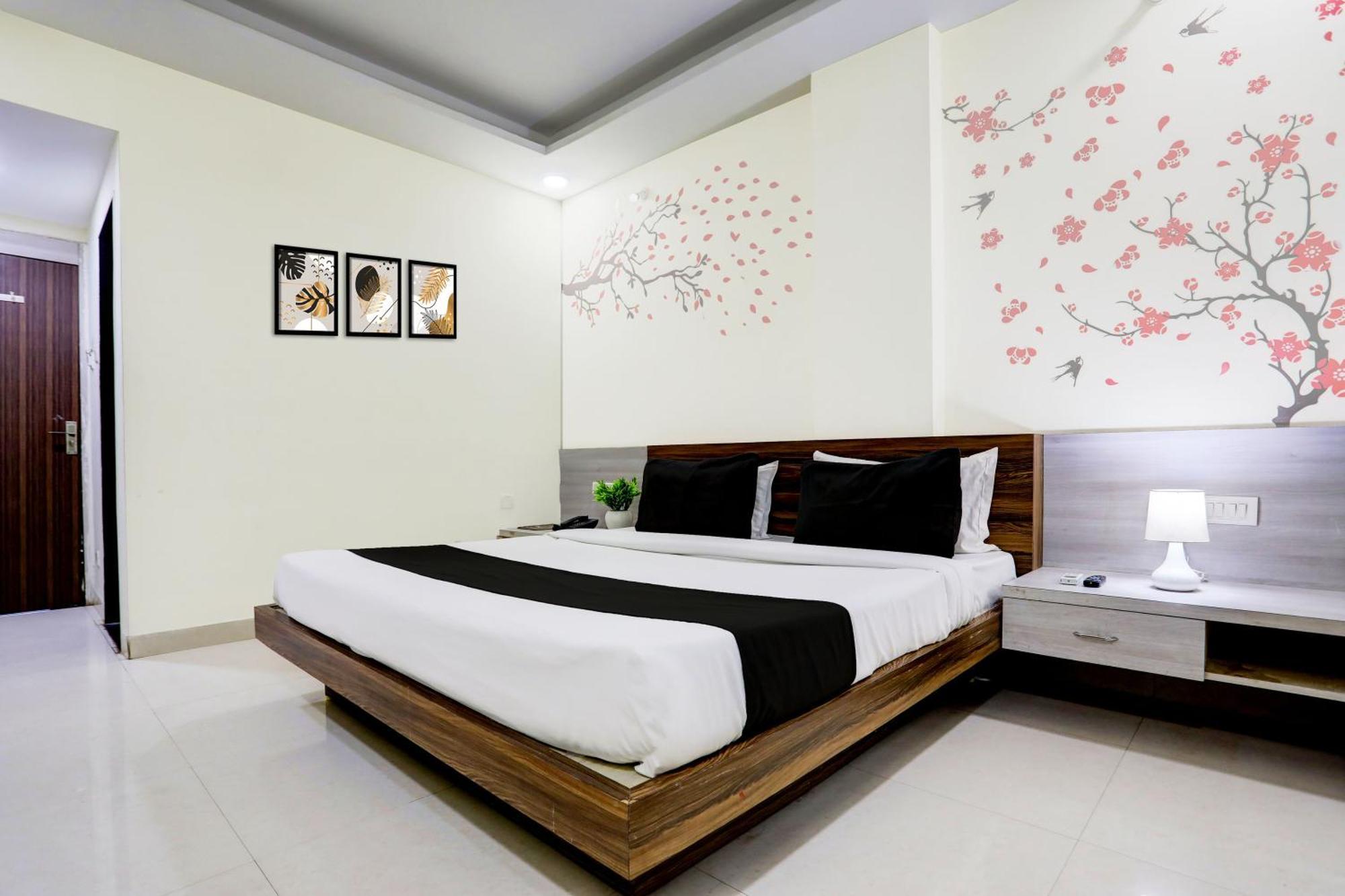 Super Townhouse Hoshangabad Road Near Aashima Mall Samarda Kaliāsot Kültér fotó