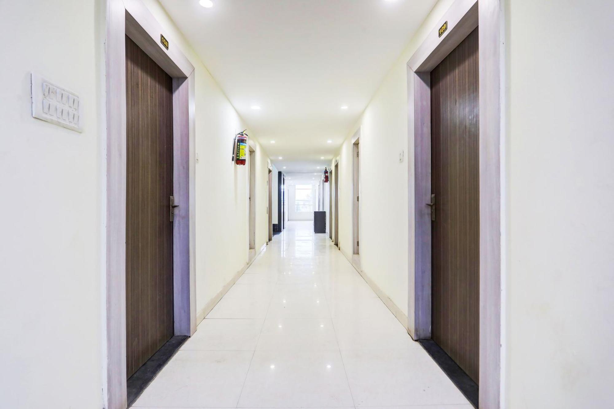Super Townhouse Hoshangabad Road Near Aashima Mall Samarda Kaliāsot Kültér fotó