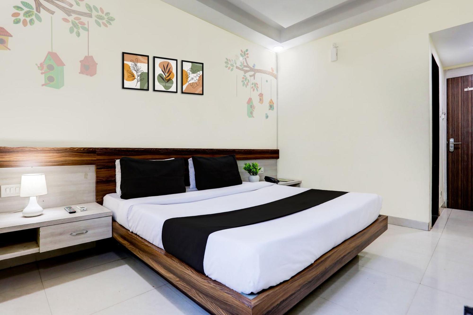 Super Townhouse Hoshangabad Road Near Aashima Mall Samarda Kaliāsot Kültér fotó