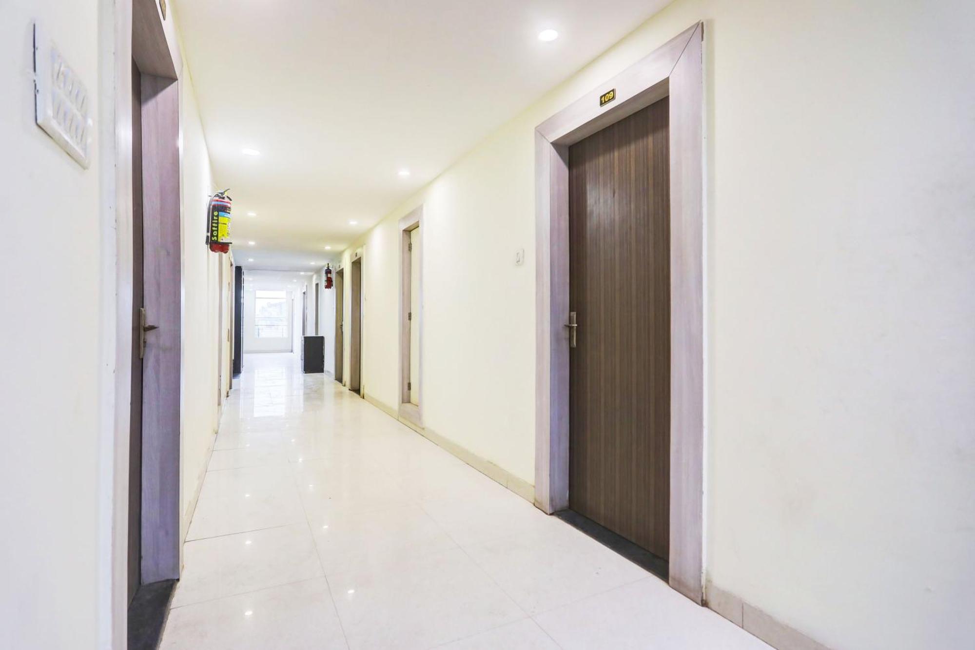 Super Townhouse Hoshangabad Road Near Aashima Mall Samarda Kaliāsot Kültér fotó