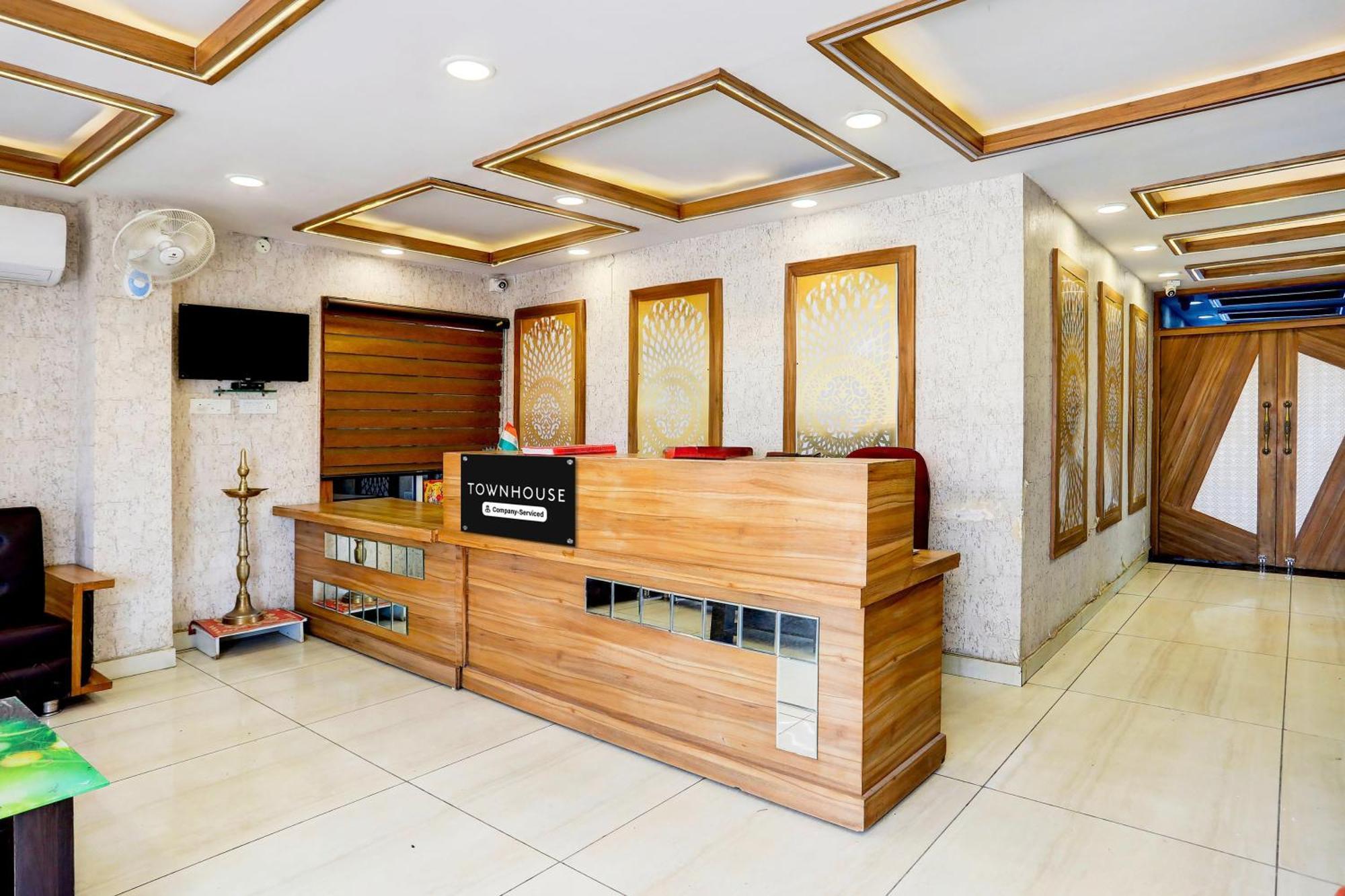 Super Townhouse Hoshangabad Road Near Aashima Mall Samarda Kaliāsot Kültér fotó
